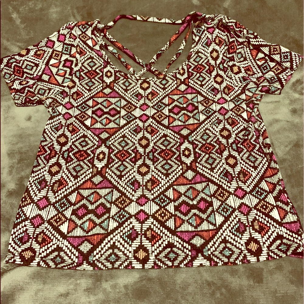 Aeropostale graphic design blouse sz L but fits M